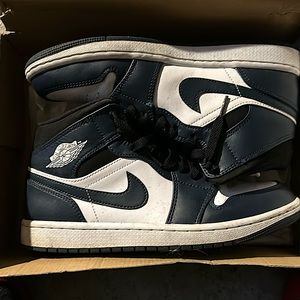 Air Jordan 1 mid.
